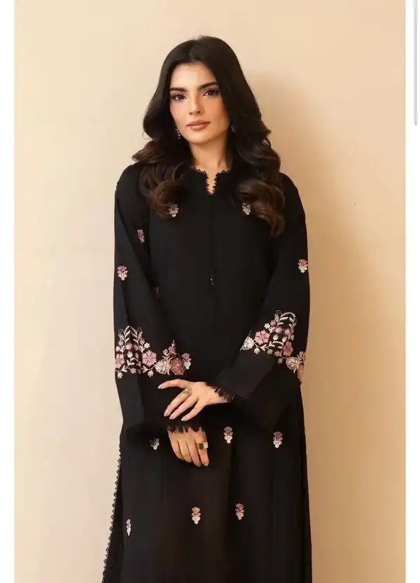 Black Floral Scatter Embroidered Kurta