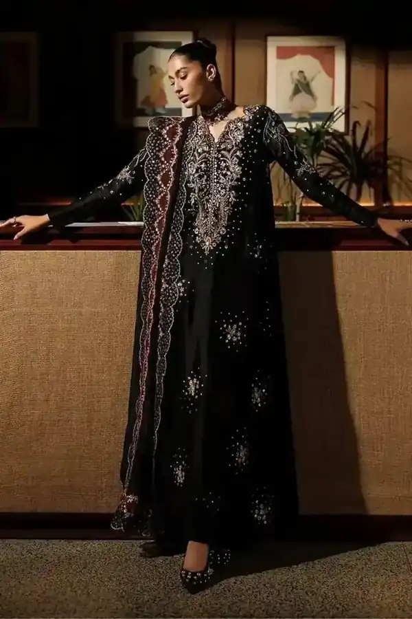 Iznik — Black