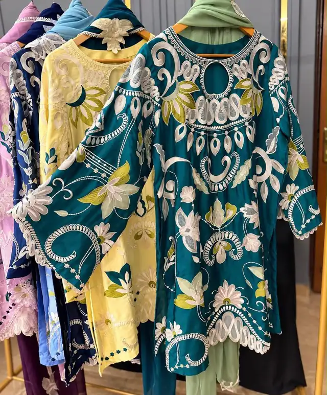Silk embroidered heavy work suit with chiffon 3D flower dupatta, Teal