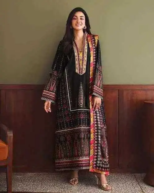 Black Gold Paisley